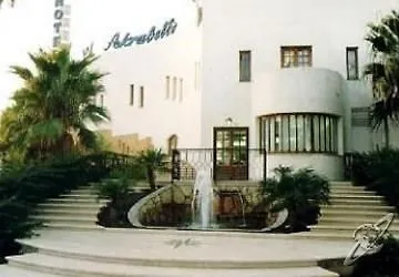 فندق Akrabello 3*